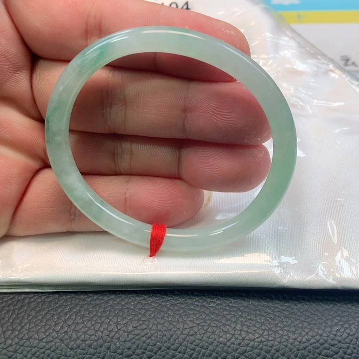 翡翠手镯（贵妃镯）未镶嵌1104号