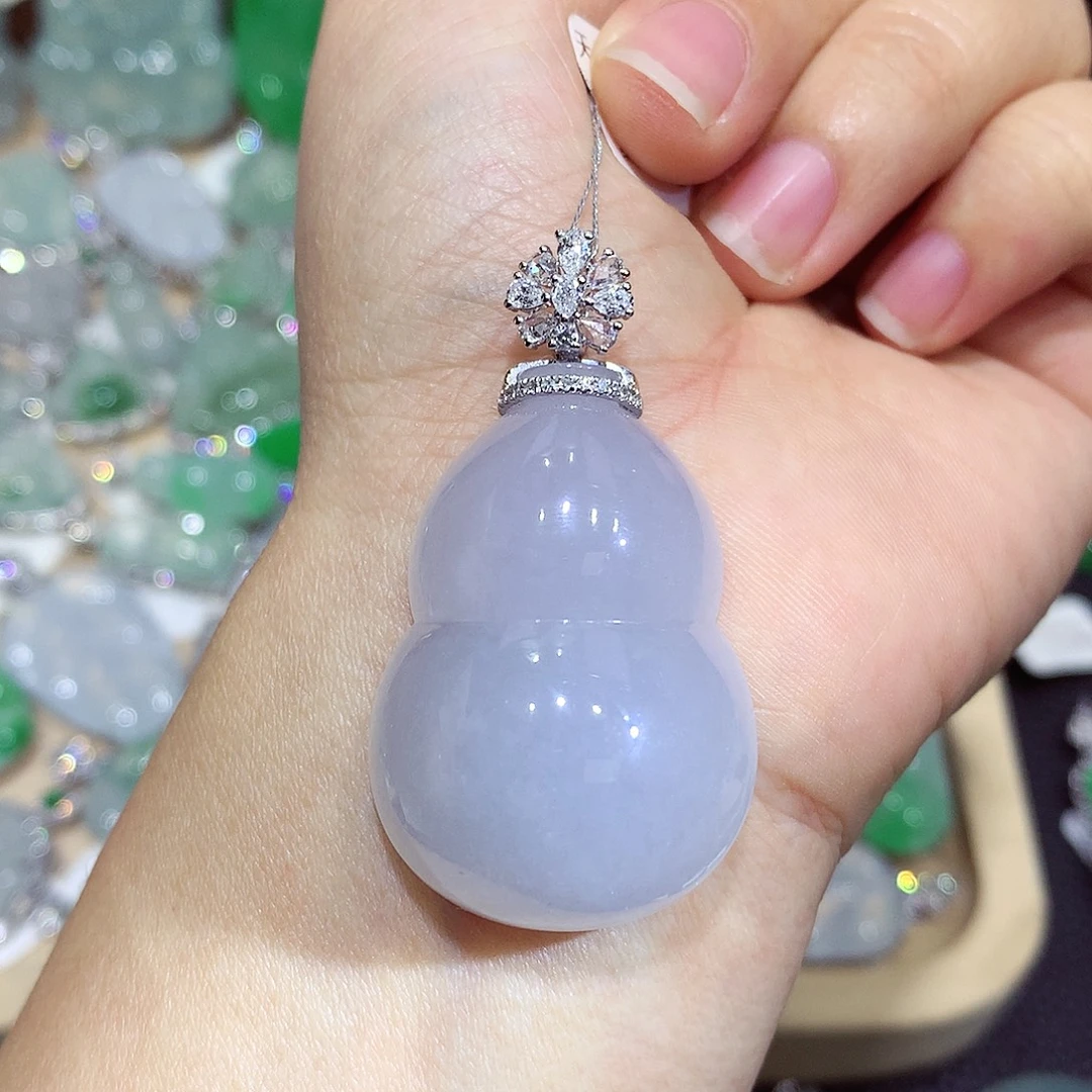 翡翠18K金镶嵌颈饰葫芦