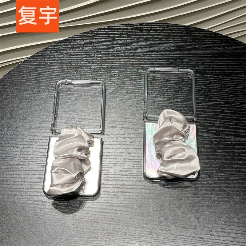 适用小米mixflip2手机壳新款小折叠网红银色羽纱丝巾腕带保护套女