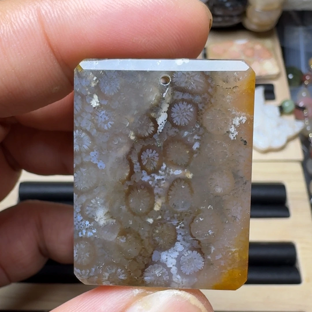 未镶嵌纯天然色有机玉石保真色硅化玉