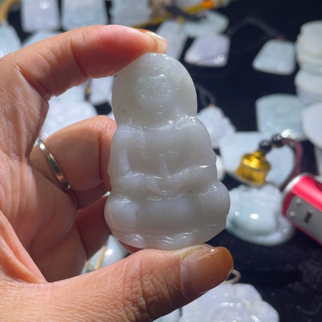 翡翠未镶嵌颈饰观音