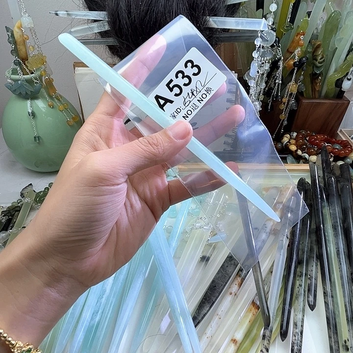 蛇纹石玉发饰未镶嵌卡****鱼