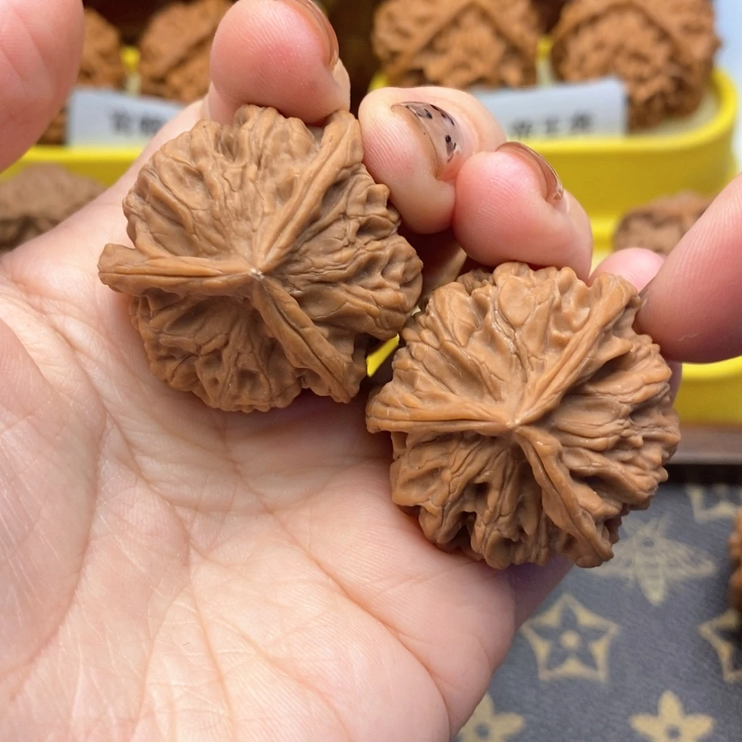 文玩核桃把件37尺全品牡丹花王奔