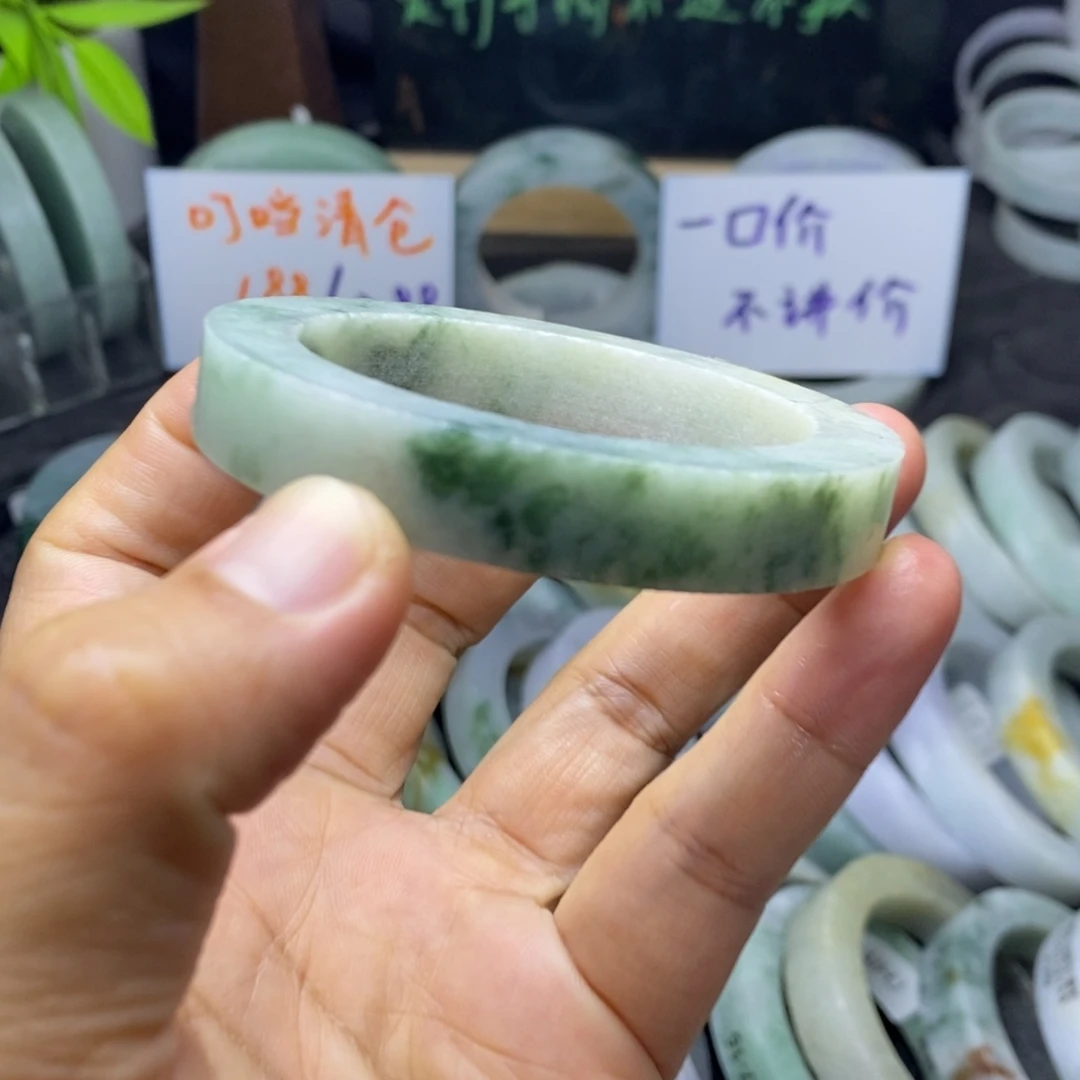 定制翡翠未镶嵌手镯