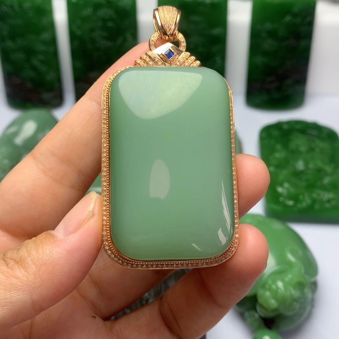 和田玉18K金镶嵌颈饰