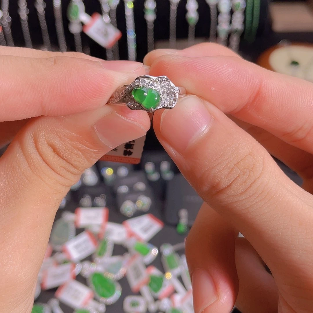 未镶嵌戒指翡翠