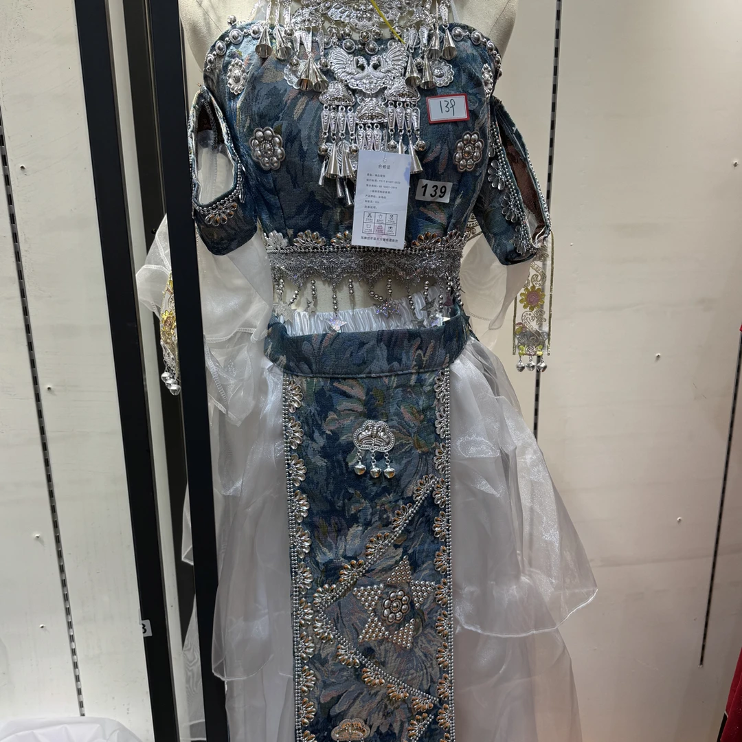 西域风情苗族蜡染旅拍写真摄影服装少女款