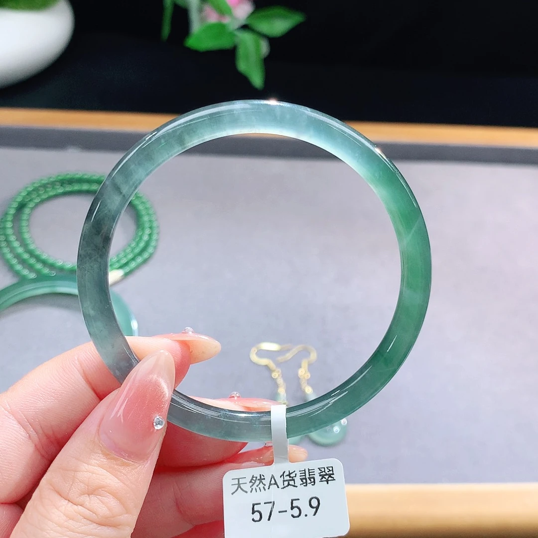未镶嵌手镯（圆镯）翡翠