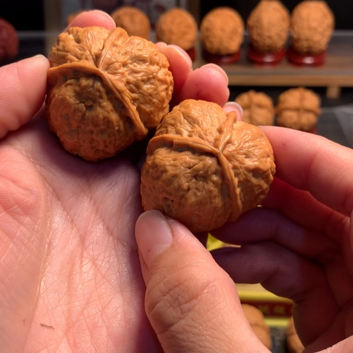 文玩核桃吊坠三棱42尺寸