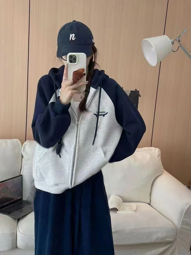 刺绣BUAV笑脸带帽卫衣外套6802