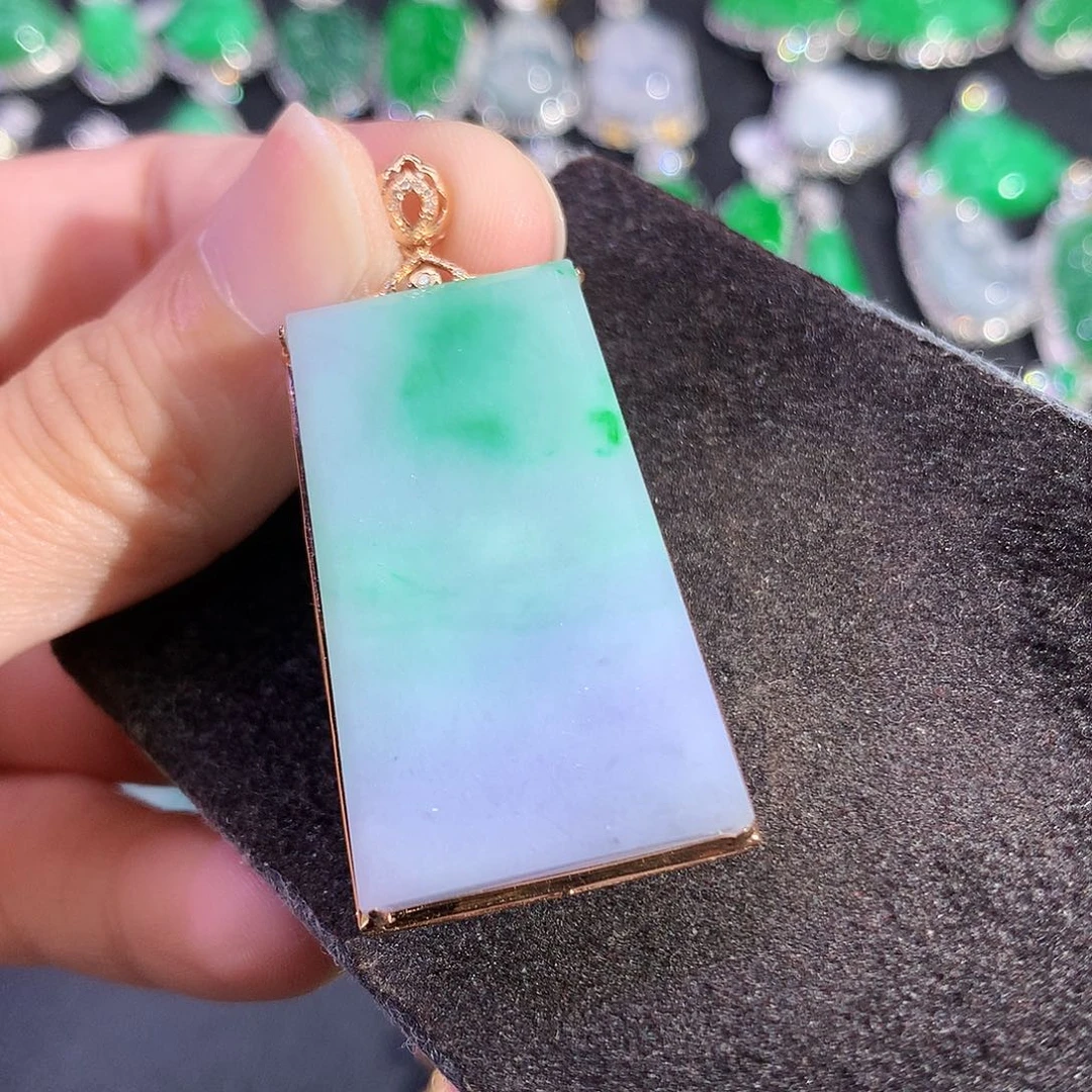 翡翠18K金镶嵌吊坠(赠链)