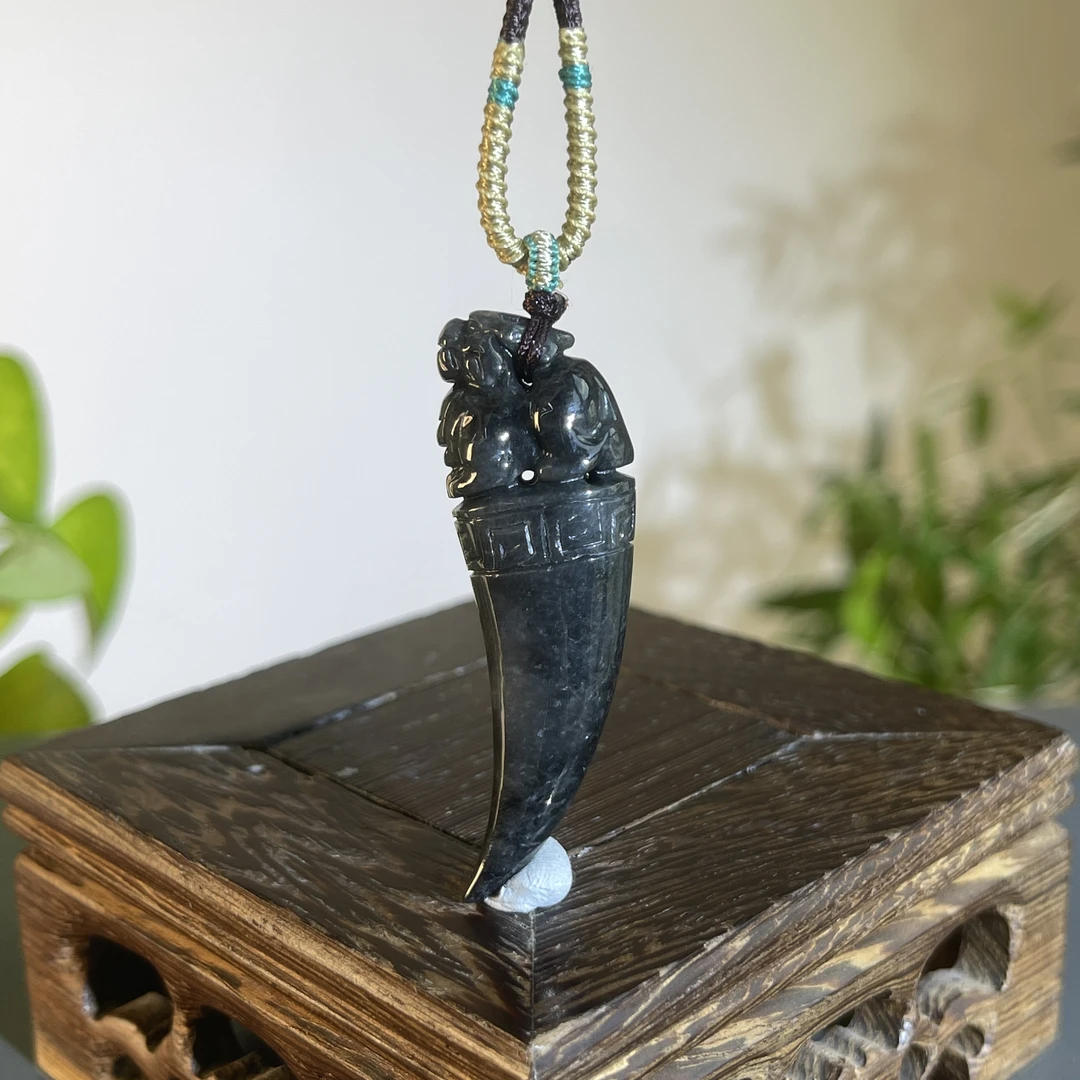 JTA08-015 天然缅甸翡翠A货 乌鸡-龙牙