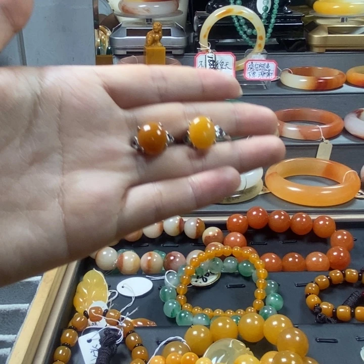 辰***土石英质玉（黄龙玉）未镶嵌手镯