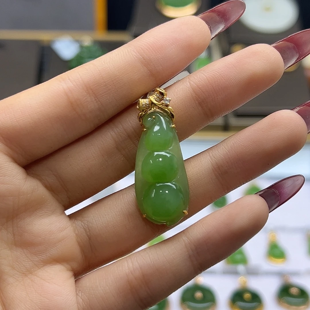 和田玉18K金镶嵌吊坠(赠链)