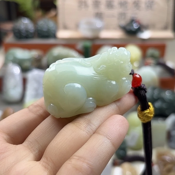 和田玉未镶嵌颈饰盖**哥