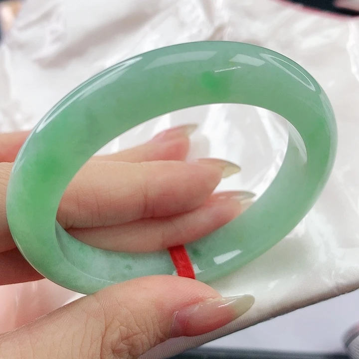未镶嵌手镯翡翠，702