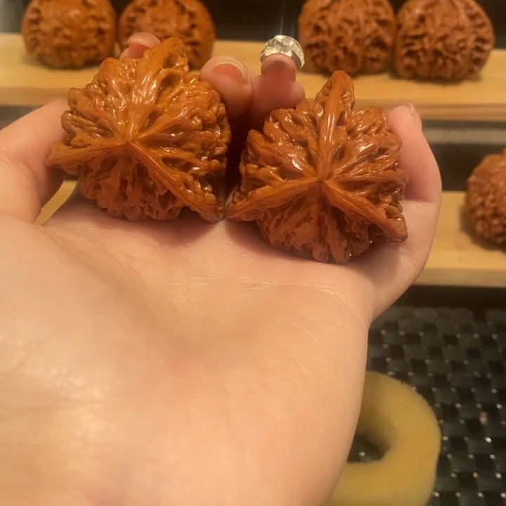 吊坠文玩核桃萧****是核桃。宫灯。40.41尺