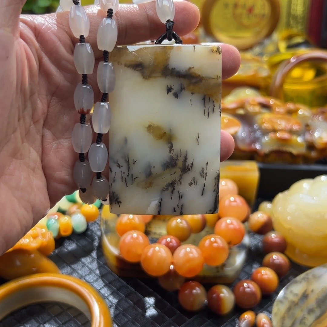 用***6石英质玉未镶嵌颈饰