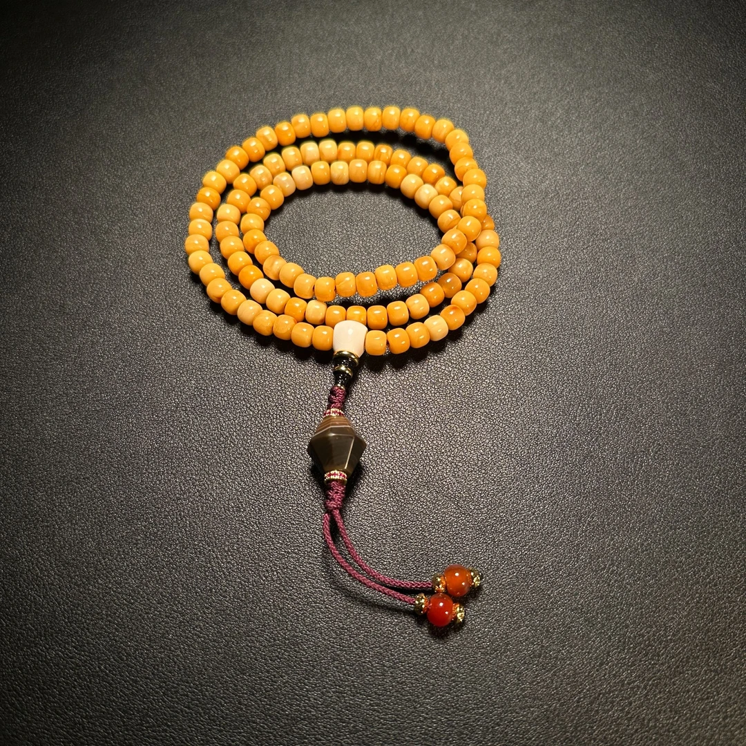 20世纪蜜蜡 108颗珠串 33.88g/333-673