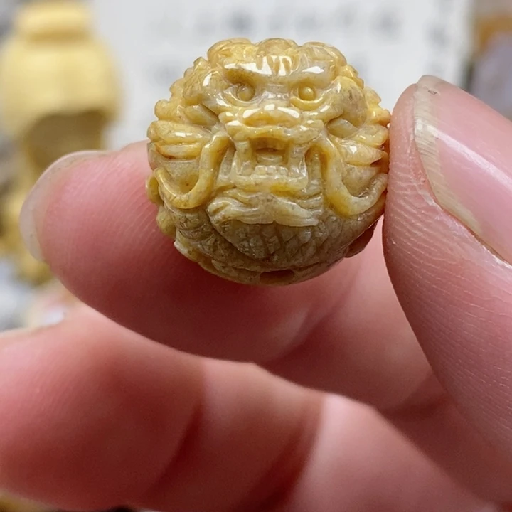 颈饰未镶嵌硅化珊瑚（珊瑚玉）通孔