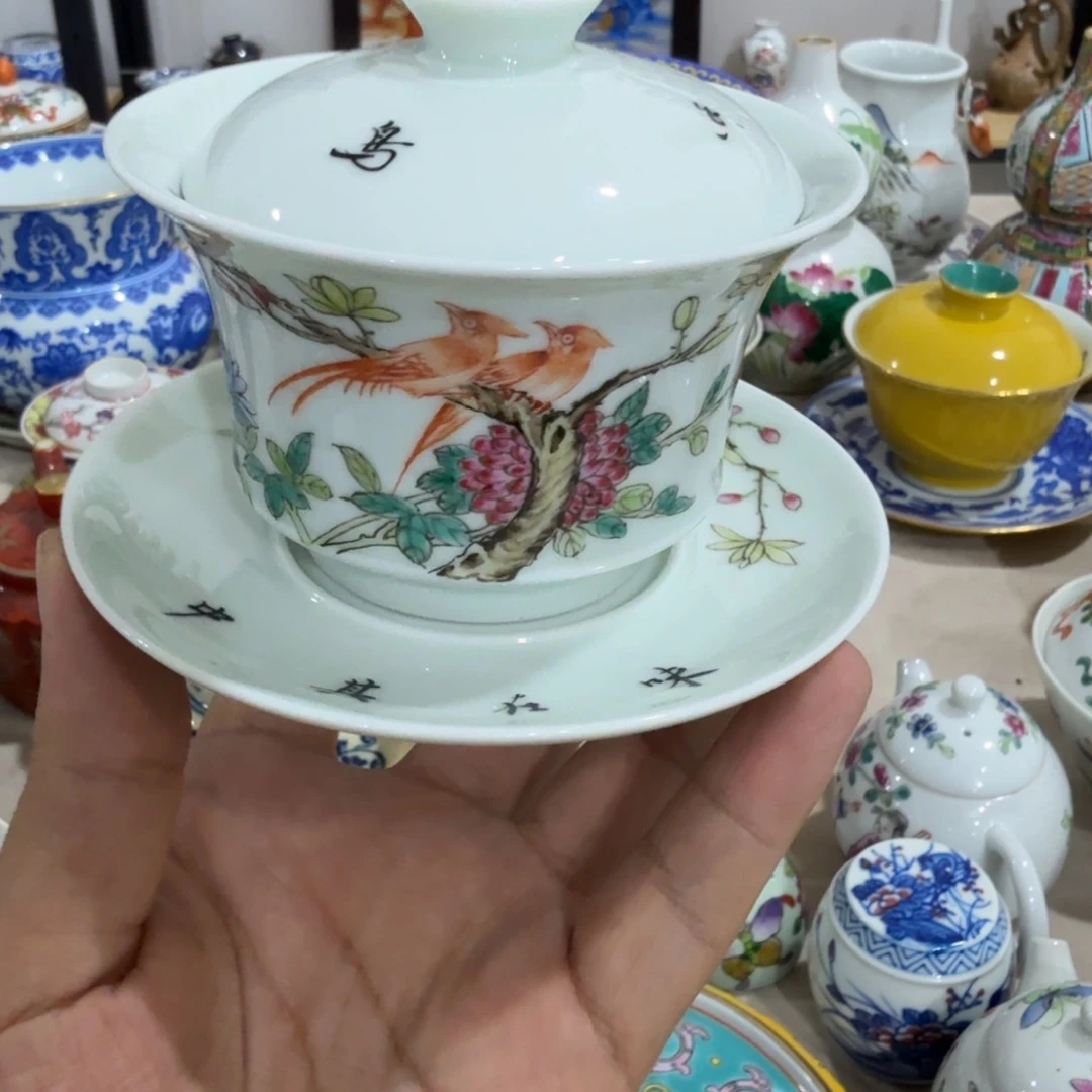 瓷片摆件的是谁和哪个了么