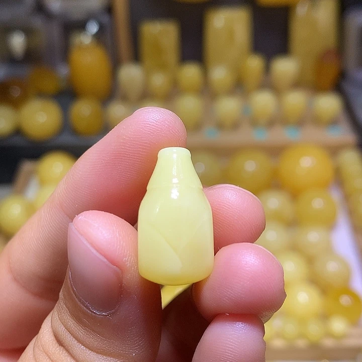 裸石蜜蜡未镶嵌天然俄料浓白蜡三通11.7左右