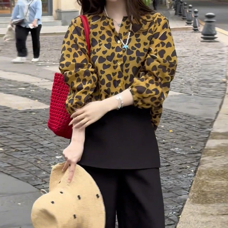 洋气时尚爱心印花设计感圆领衬衫女夏季新款显瘦百搭气质防晒上衣