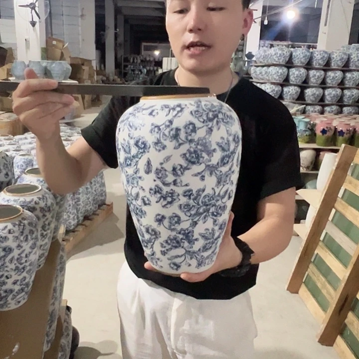 景德镇陶瓷花瓶微瑕介意勿拍