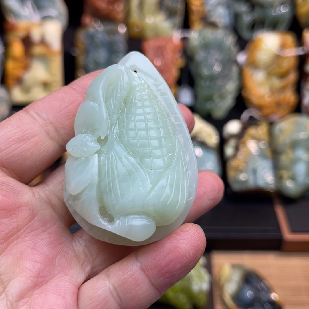 蛇纹石玉未镶嵌颈饰