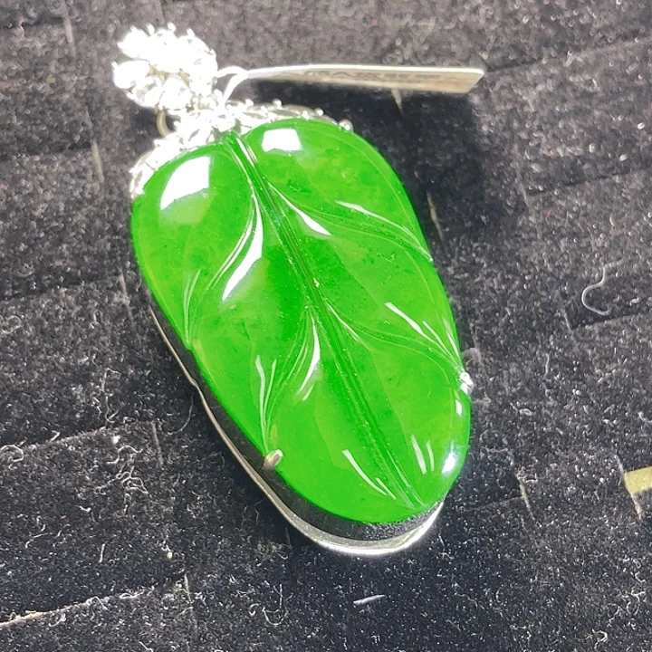 翡翠未镶嵌颈饰47