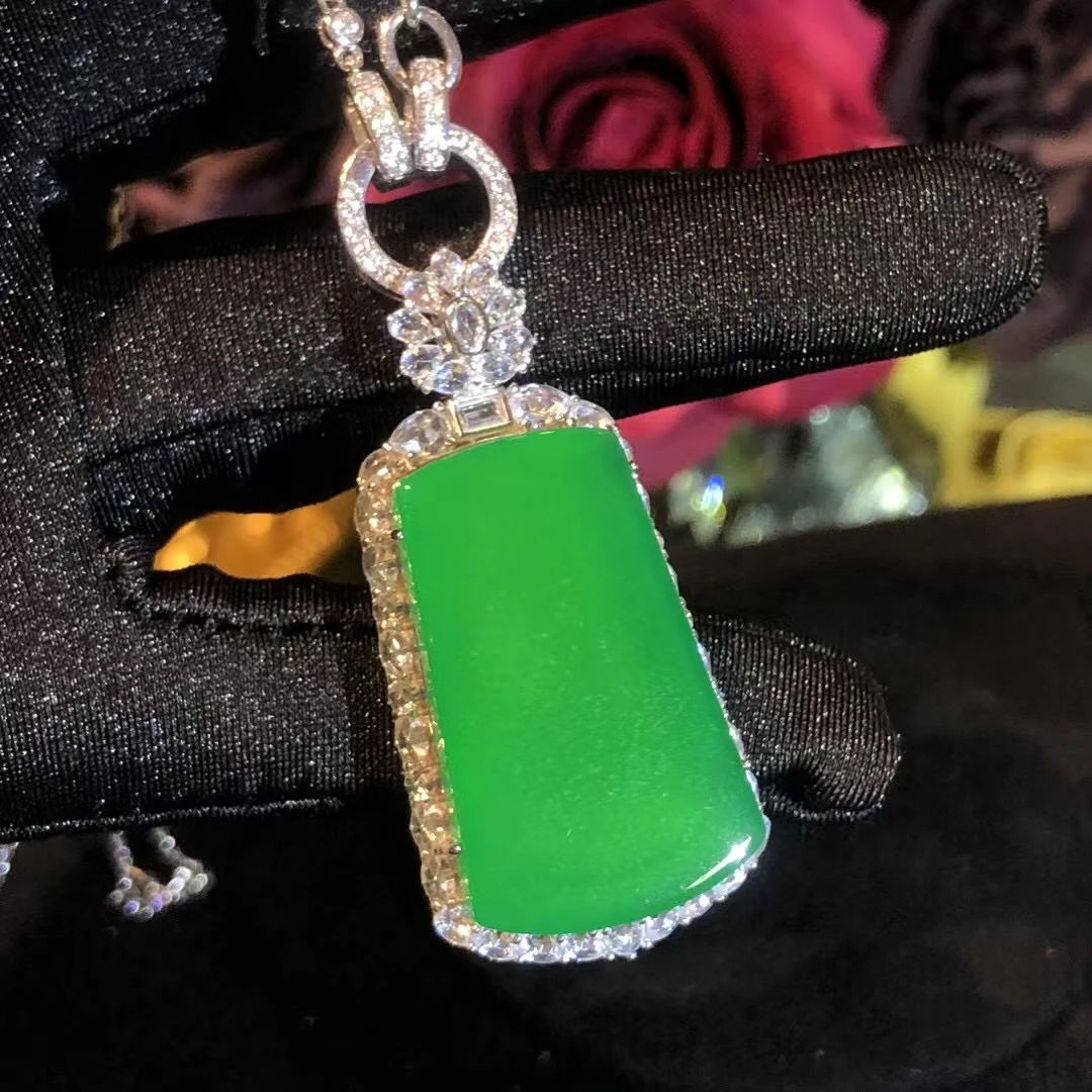 s925银满钻镶嵌小众天然绿玉髓后开盖设计女士款大无事牌玉石吊坠