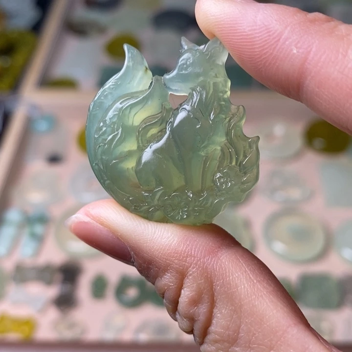 蛇纹石玉颈饰未镶嵌