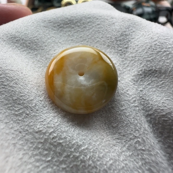 翡翠未镶嵌颈饰糯化三彩平安扣