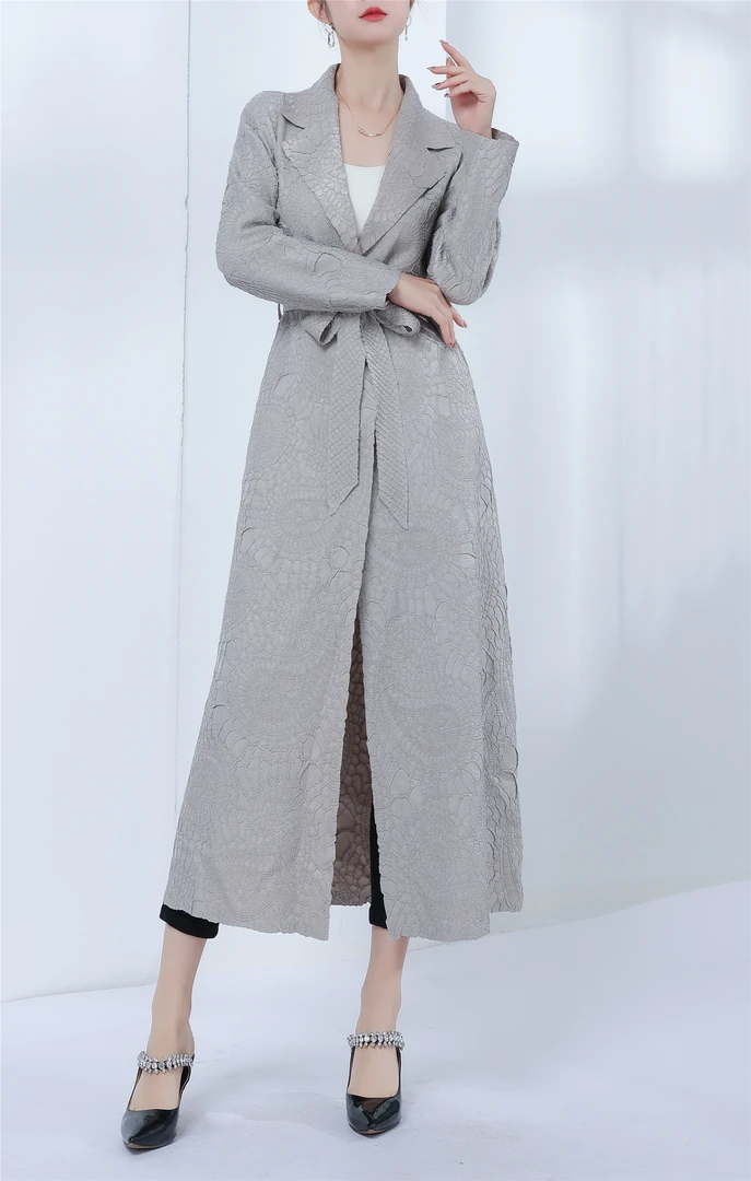 三宅2024秋季风衣女气质褶皱重工压花系带连衣裙外披薄款大码外套