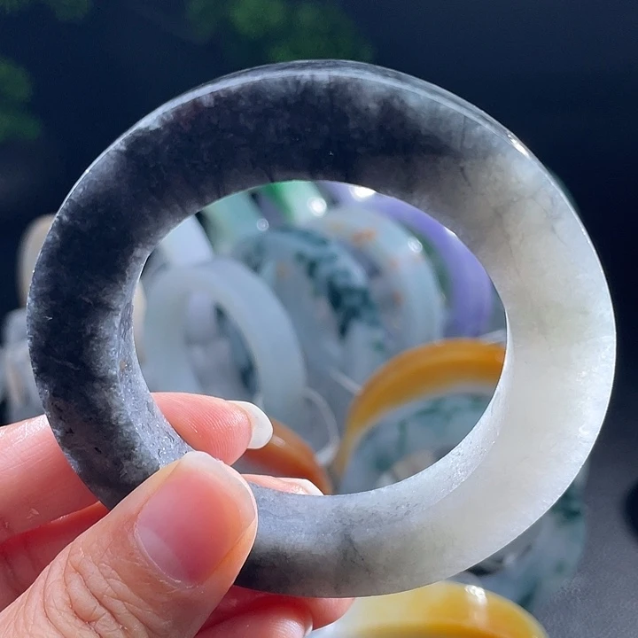 定制翡翠未镶嵌翡翠手镯