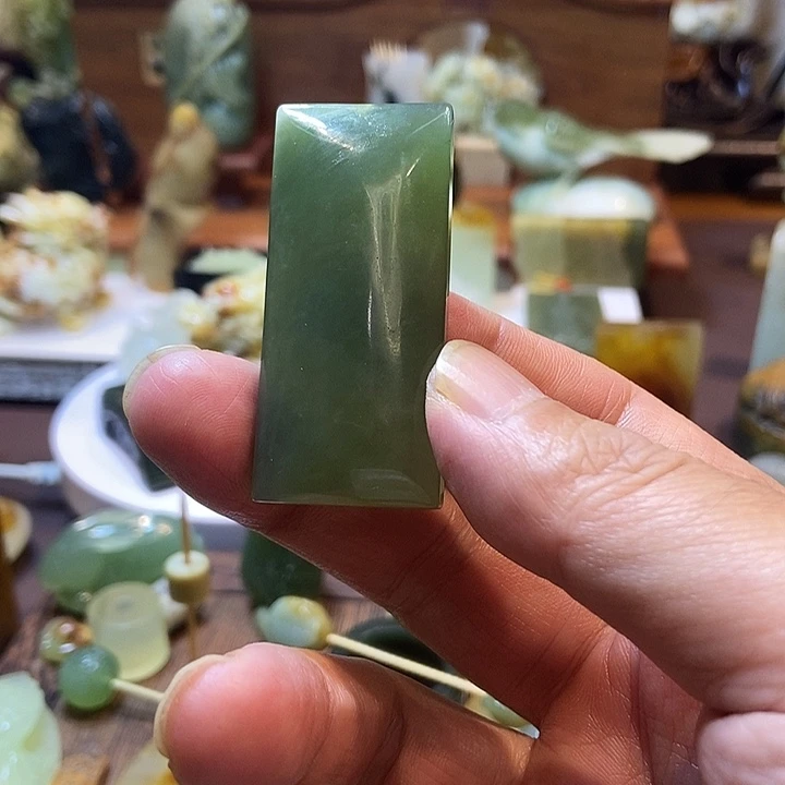 蛇纹石玉未镶嵌珠宝奇石