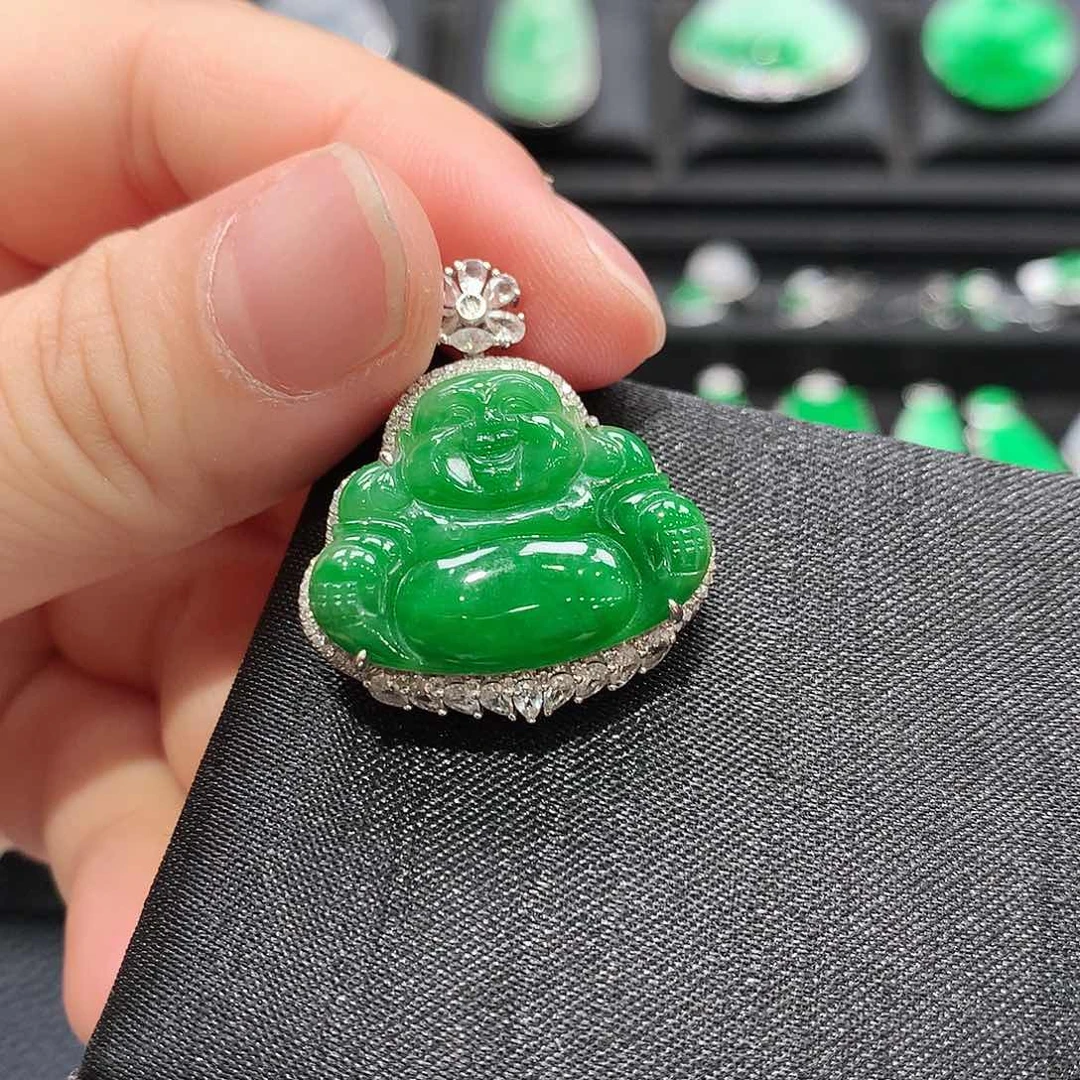 翡翠18K金镶嵌颈饰佛公