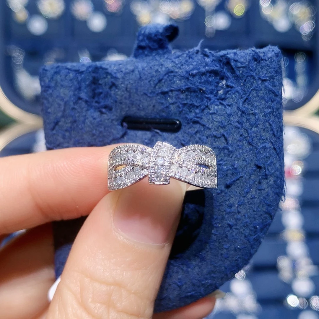 【闪购商品】铂Pt850镶嵌戒托钻石蝴蝶结排戒