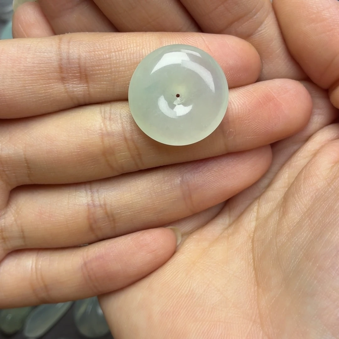 翡翠未镶嵌颈饰晴底扣