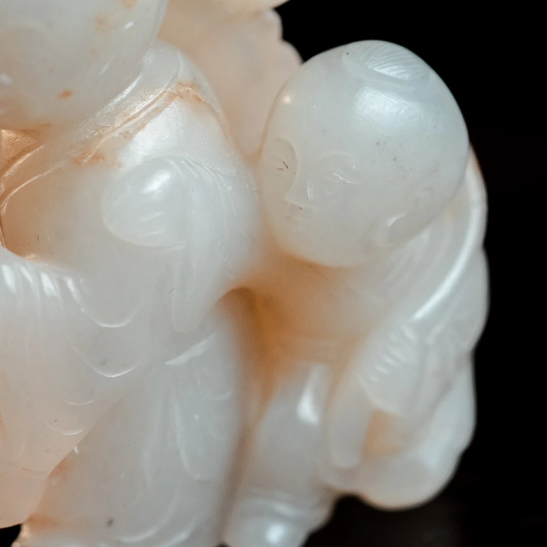 清代和田玉持莲童子-CS