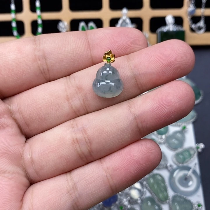 翡翠18K金镶嵌吊坠(赠链)葫芦