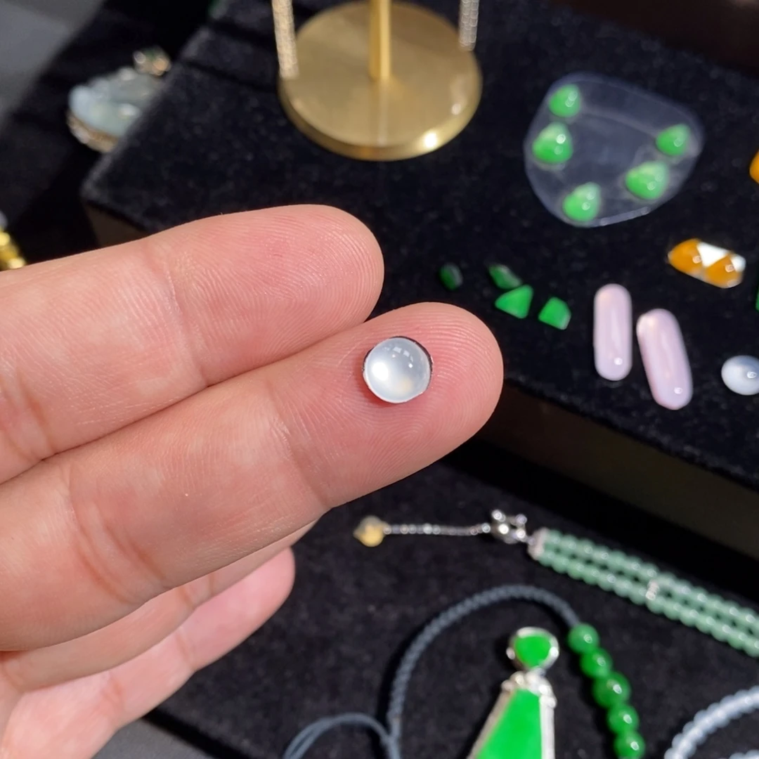 翡翠裸石白冰蛋面1个