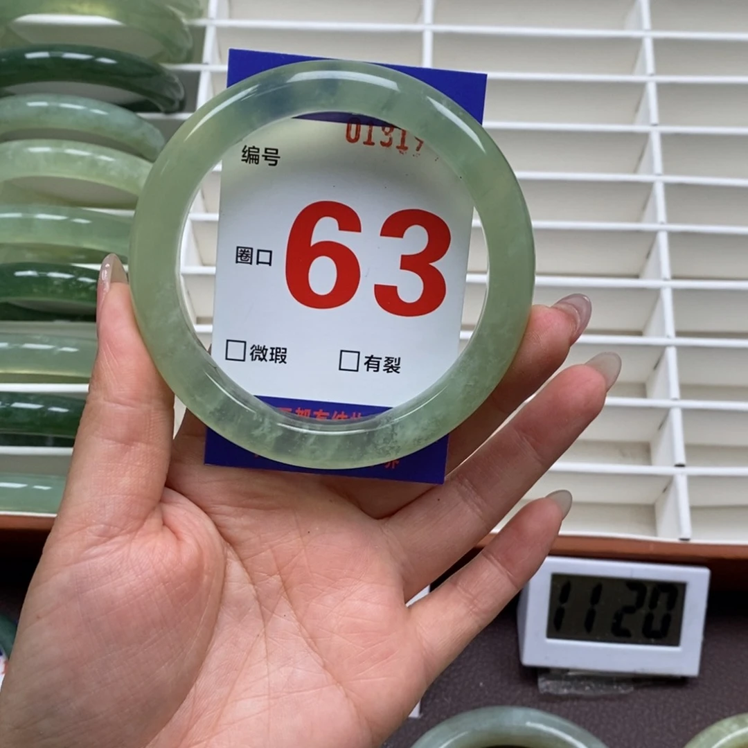 岫玉手镯未镶嵌我