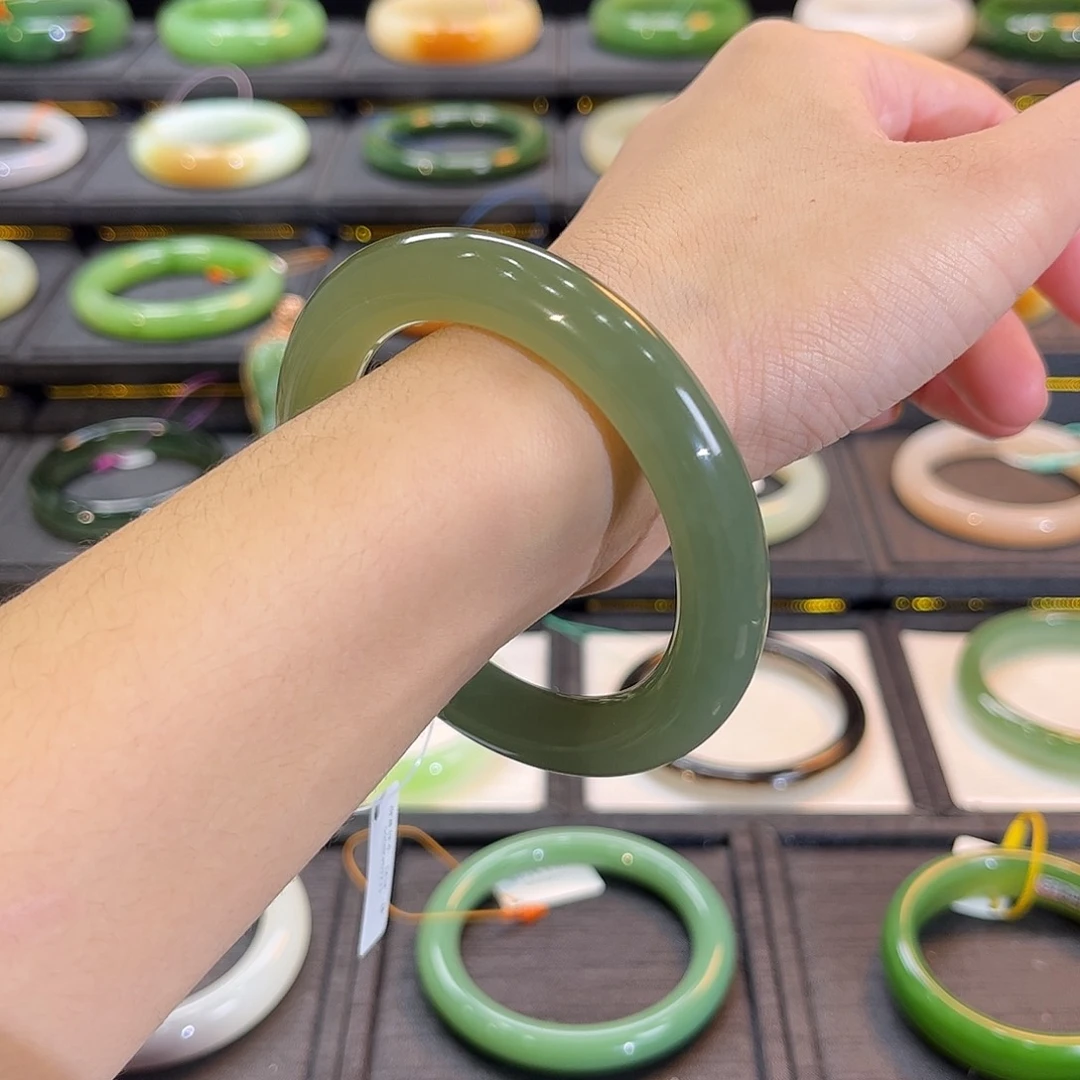 和田玉未镶嵌手镯冰胶湖水