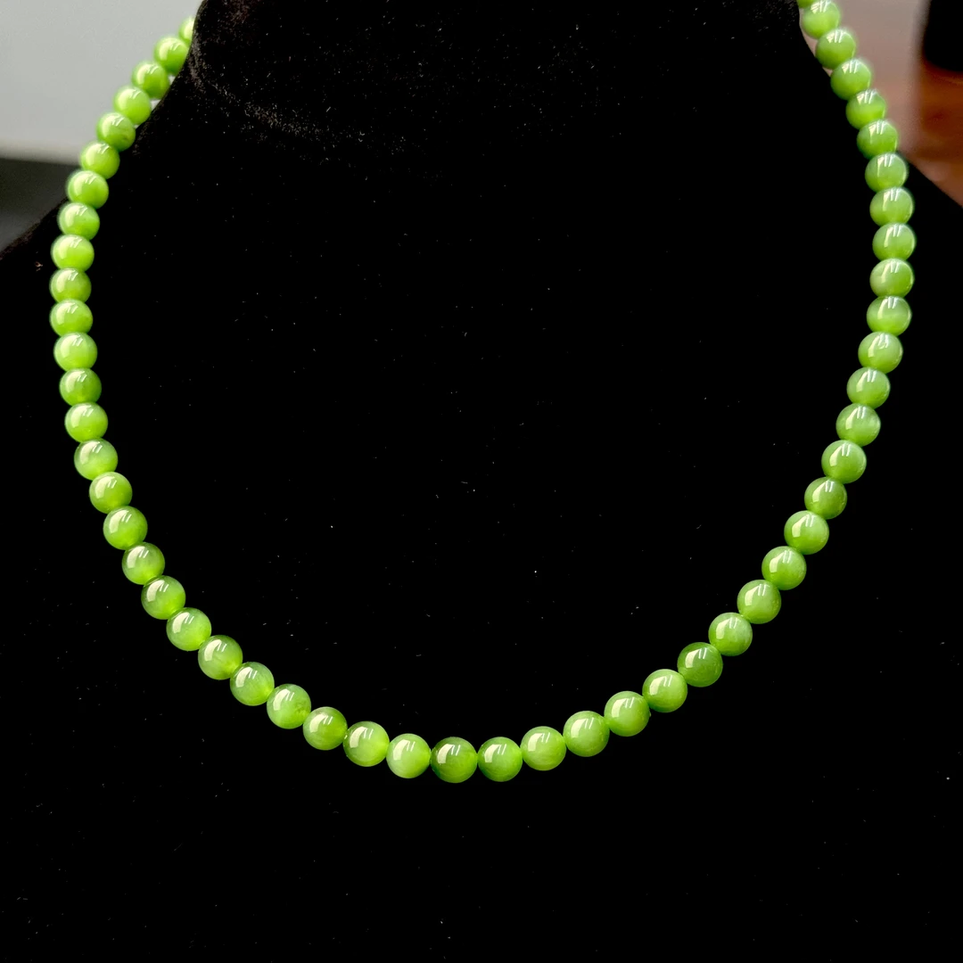 约6mm和田玉粉绿碧玉猫眼项链