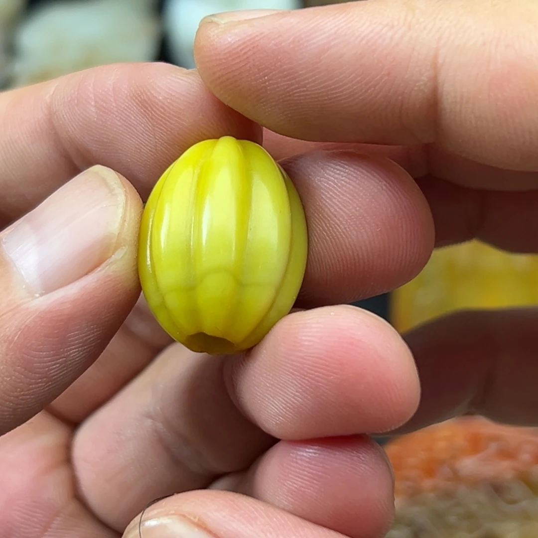 颈饰未镶嵌和田玉（糖玉）