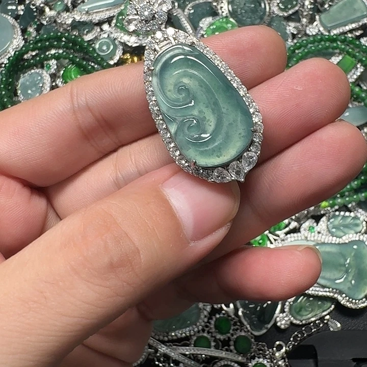 翡翠未镶嵌颈饰天然A货翡翠放漏