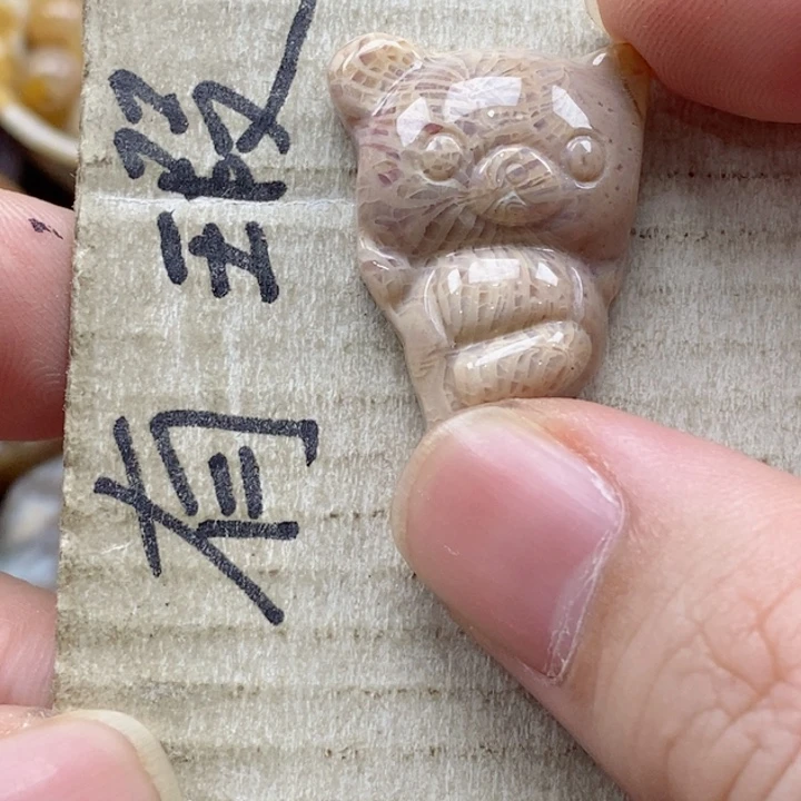 硅化珊瑚（珊瑚玉）颈饰未镶嵌吃****