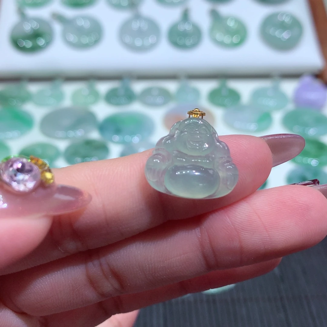 翡翠未镶嵌颈饰佛公