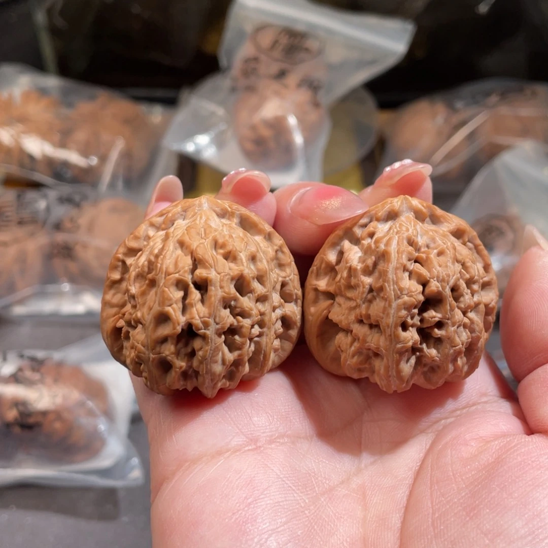 文玩核桃吊坠38白狮子